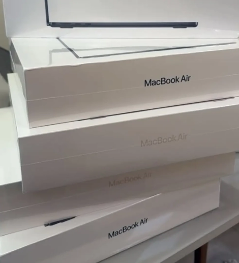 club-mix-store-iphone-mac-book-air-m4